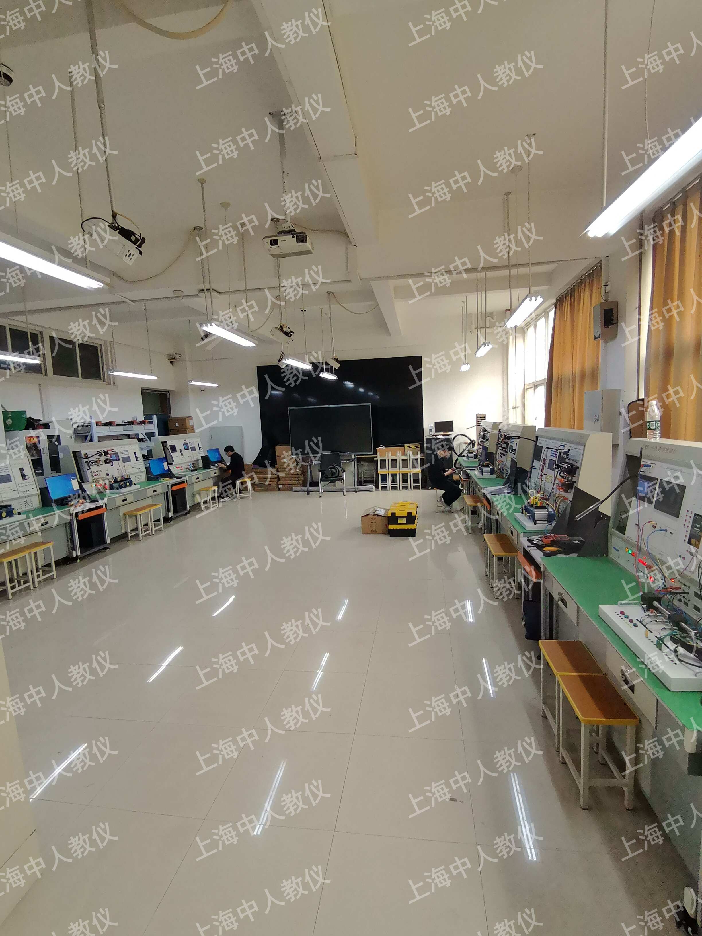 河南职业手艺学院电机类实训室(图2)